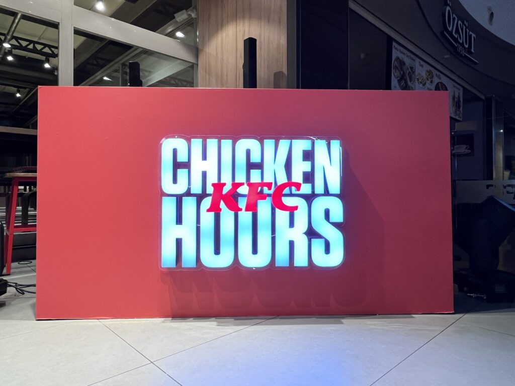 kfc tabela pleksi kutu harf