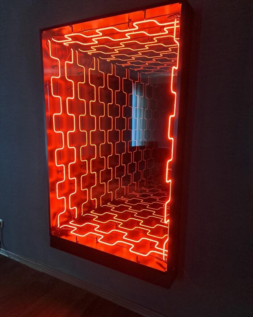 sonsuz ayna çalışmaları neon levi (10)