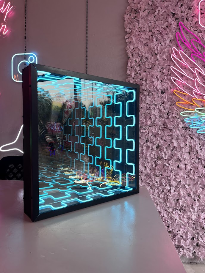 sonsuz ayna çalışmaları neon levi (7)